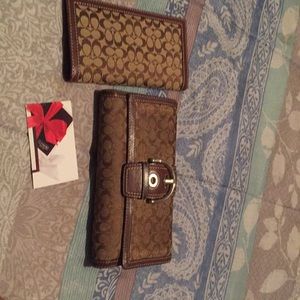 Sale!!! ❤️😍❤️😍Authentic Large Coach wallet